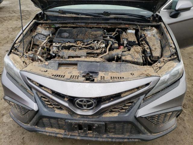 4T1G11AK8MU535797 - 2021 TOYOTA CAMRY SE GRAY photo 11