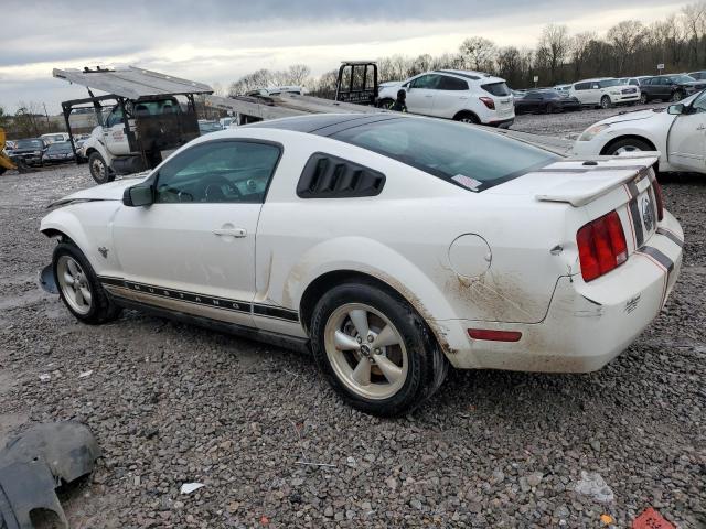 1ZVHT80N295145851 - 2009 FORD MUSTANG WHITE photo 2