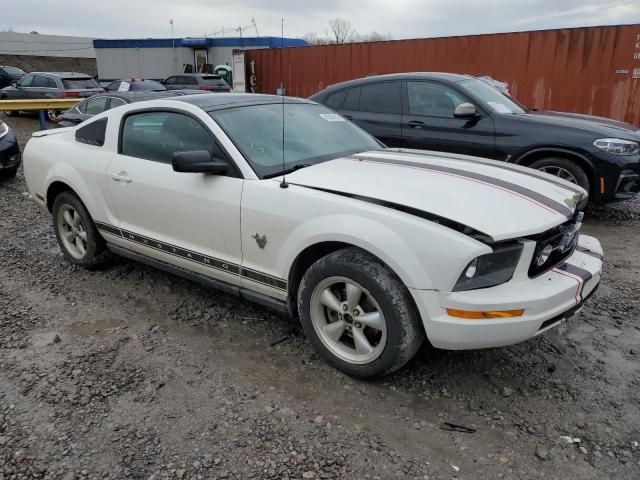 1ZVHT80N295145851 - 2009 FORD MUSTANG WHITE photo 4