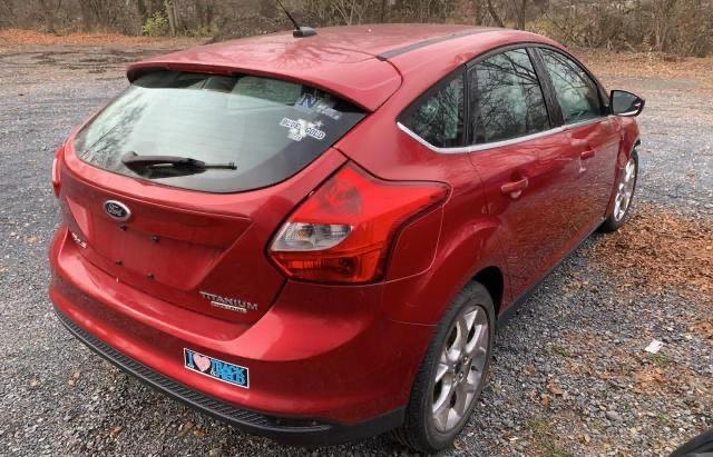 1FAHP3N29CL445355 - 2012 FORD FOCUS TITANIUM RED photo 4