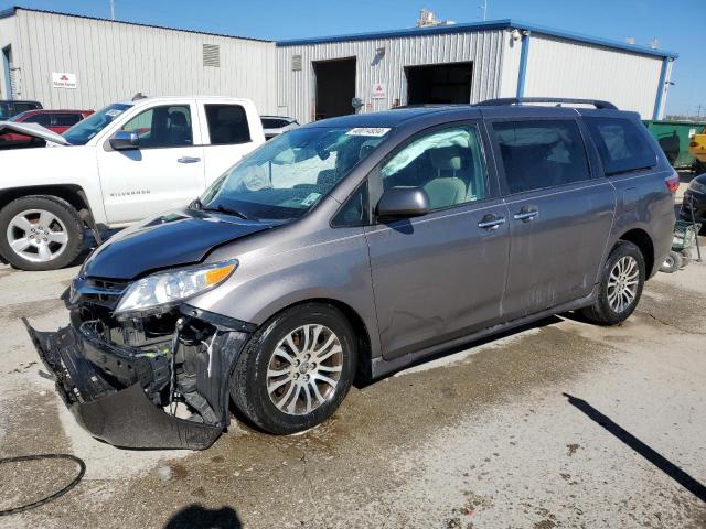 5TDYZ3DC8JS954797 - 2018 TOYOTA SIENNA XLE GRAY photo 1