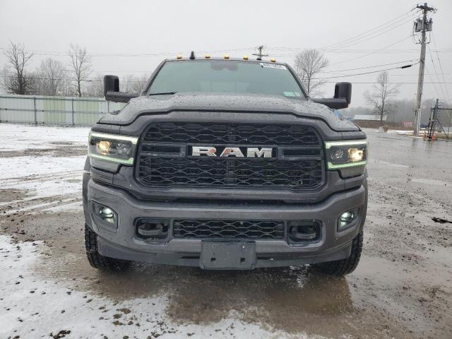 3C7WRNFL4NG162315 - 2022 RAM 5500 GRAY photo 5