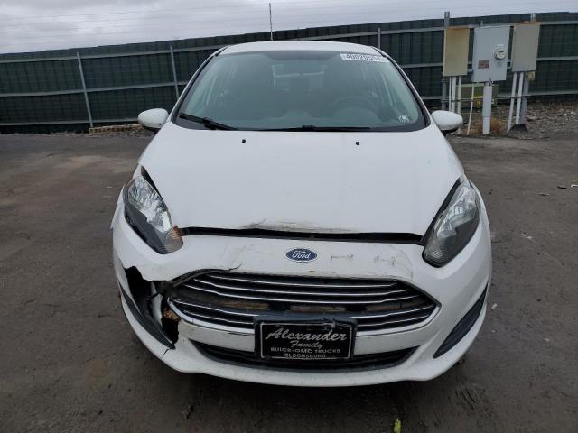 3FADP4EJ4FM118571 - 2015 FORD FIESTA SE WHITE photo 5