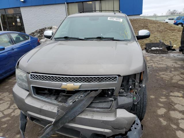 1GNSKCE00BR396112 - 2011 CHEVROLET TAHOE K1500 LTZ GRAY photo 5