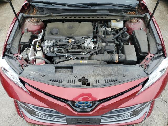 4T1B21HK2JU504456 - 2018 TOYOTA CAMRY HYBRID RED photo 11