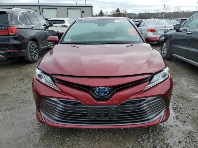 4T1B21HK2JU504456 - 2018 TOYOTA CAMRY HYBRID RED photo 5