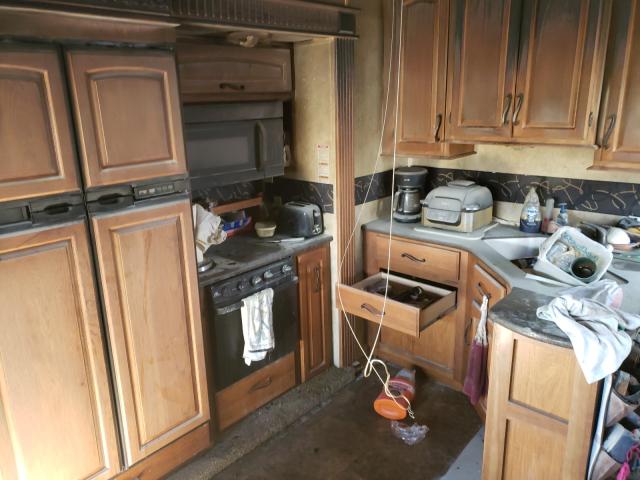 4YDF31027D4700652 - 2013 KEYSTONE MONTANA 白色 照片 7