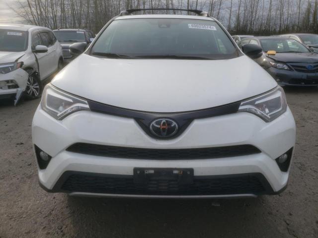 JTMJFREV7JJ736036 - 2018 TOYOTA RAV4 SE WHITE photo 5