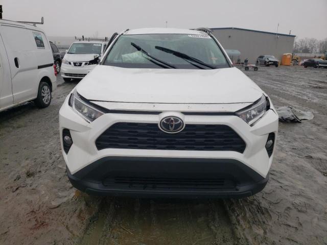 2T3W1RFVXMC170500 - 2021 TOYOTA RAV4 XLE WHITE photo 5