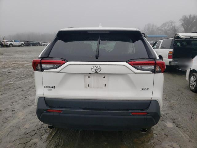 2T3W1RFVXMC170500 - 2021 TOYOTA RAV4 XLE WHITE photo 6