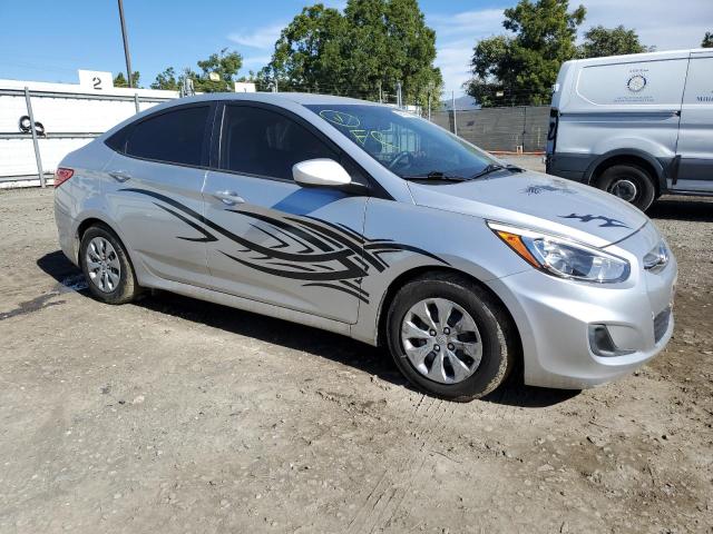 KMHCT4AE5HU172840 - 2017 HYUNDAI ACCENT SE SILVER photo 4