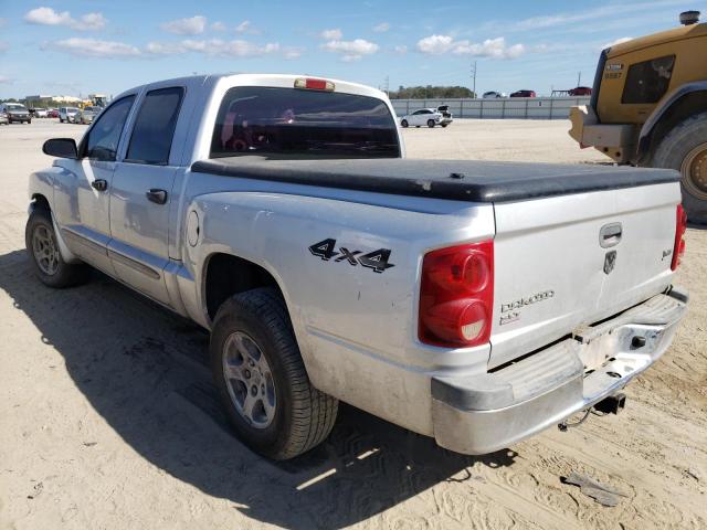 1D7HW48N25S254285 - 2005 DODGE DAKOTA QUAD SLT SILVER photo 2