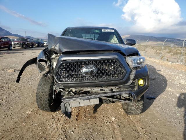 3TMCZ5AN5JM125309 - 2018 TOYOTA TACOMA DOUBLE CAB GRAY photo 5