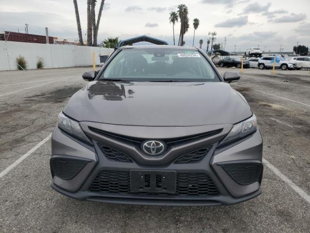 4T1G11AK2RU886065 - 2024 TOYOTA CAMRY SE NIGHT SHADE GRAY photo 5
