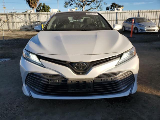 4T1BZ1HK7JU010394 - 2018 TOYOTA CAMRY XSE WHITE photo 5