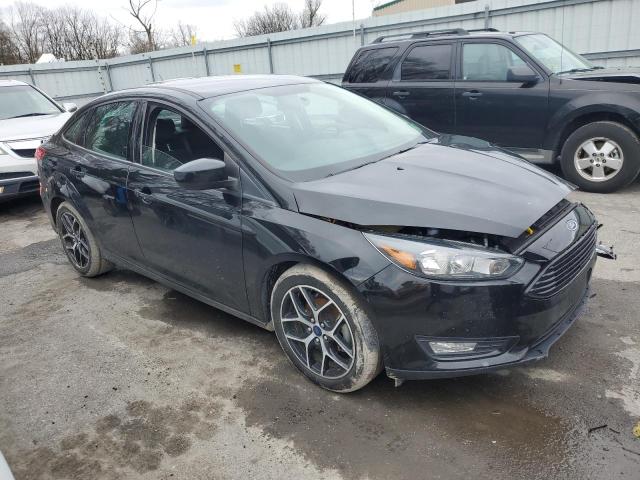 1FADP3FE3JL318721 - 2018 FORD FOCUS SE BLACK photo 4