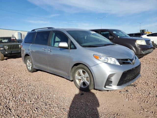 5TDKZ3DC7JS957275 - 2018 TOYOTA SIENNA LE SILVER photo 4