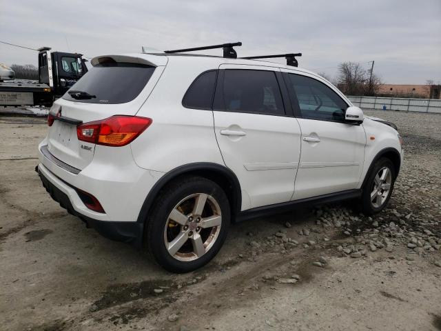 JA4AR3AW9JZ010953 - 2018 MITSUBISHI OUTLANDER ES WHITE photo 3