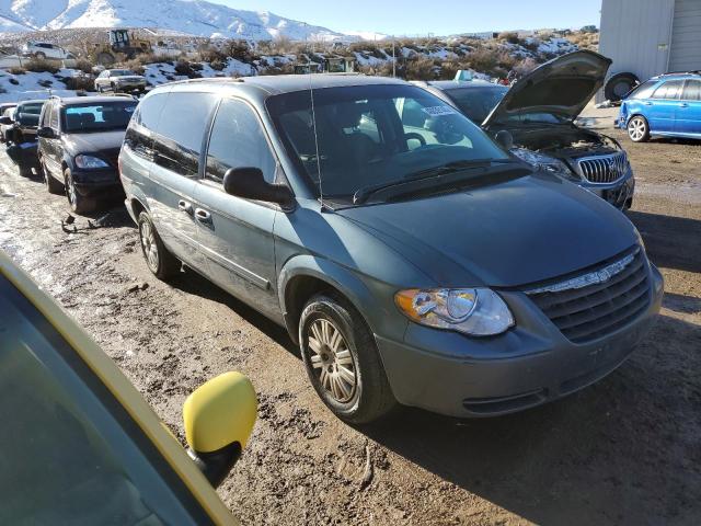 2C4GP44R95R309473 - 2005 CHRYSLER TOWN & COU LX GRAY photo 4