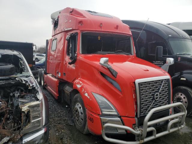 4V4NC9EHXJN900090 - 2018 VOLVO VN VNL RED photo 1