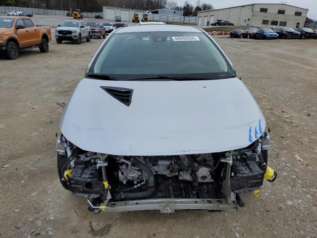 5YFEPMAE7MP256344 - 2021 TOYOTA COROLLA LE SILVER photo 5