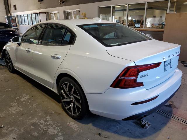 7JR102FK8KG008268 - 2019 VOLVO S60 T5 MOMENTUM WHITE photo 2