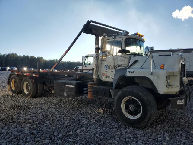 1999 MACK 600 DM600, 