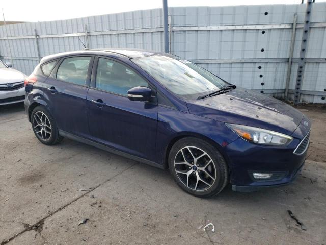 1FADP3K29GL321837 - 2016 FORD FOCUS SE BLUE photo 4