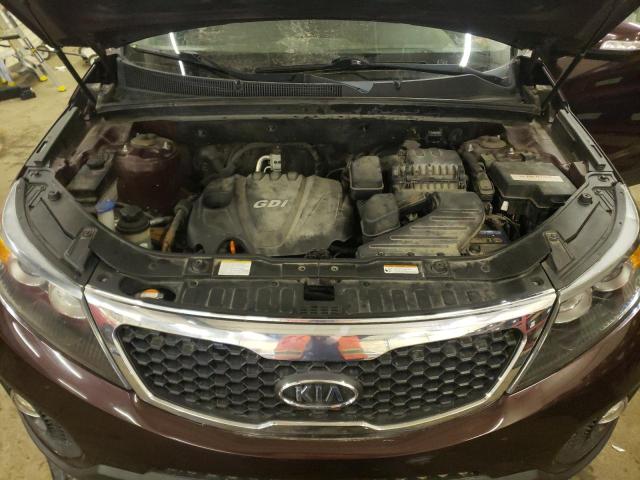 5XYKTCA6XCG258609 - 2012 KIA SORENTO BASE PURPLE photo 12