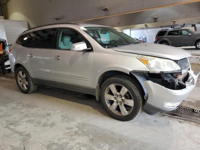 1GNLRHEDXAS114033 - 2010 CHEVROLET TRAVERSE LTZ SILVER photo 4