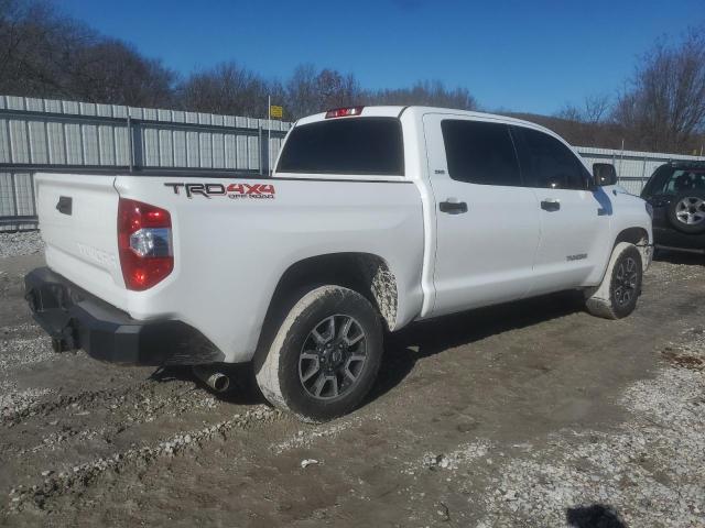 5TFDW5F12JX752725 - 2018 TOYOTA TUNDRA CREWMAX SR5 WHITE photo 3