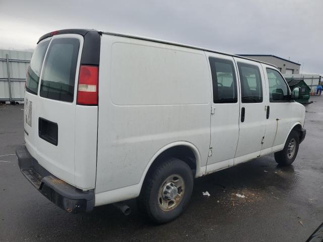 1GCGG25V771222680 - 2007 CHEVROLET EXPRESS G2 WHITE photo 3