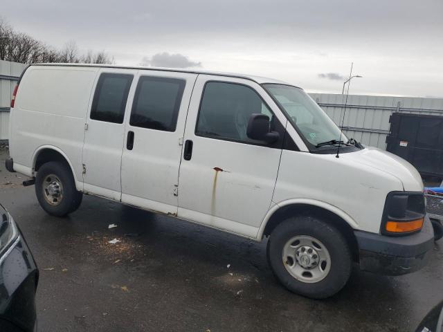 1GCGG25V771222680 - 2007 CHEVROLET EXPRESS G2 WHITE photo 4