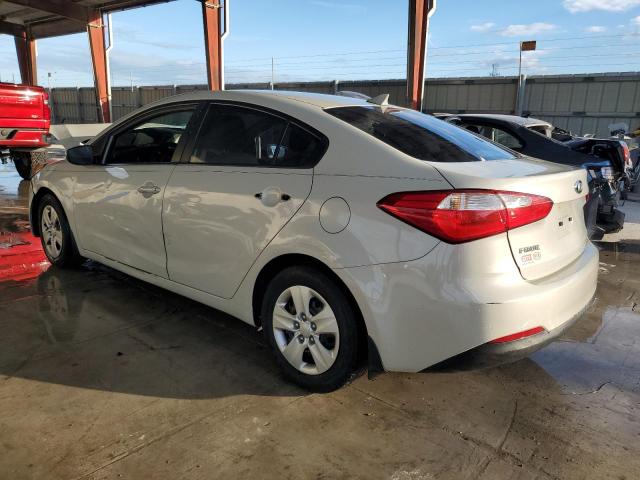 KNAFK4A63F5374688 - 2015 KIA FORTE LX WHITE photo 2