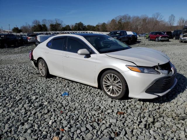 4T1F11AK7LU902781 - 2020 TOYOTA CAMRY XLE WHITE photo 4