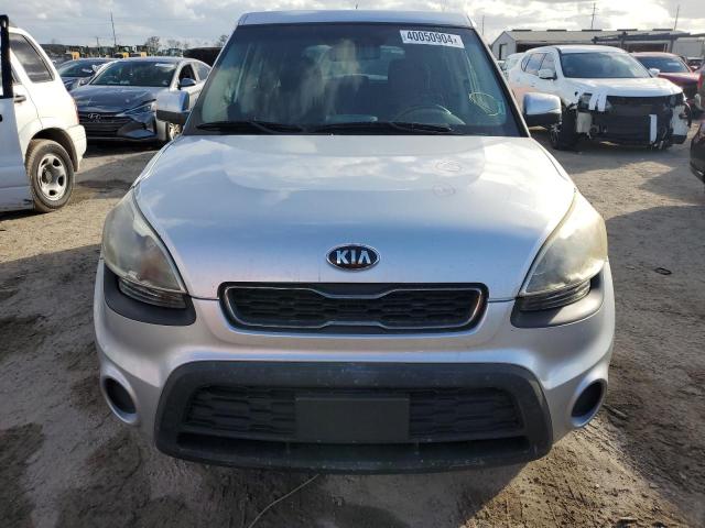 KNDJT2A60D7522411 - 2013 KIA SOUL + SILVER photo 5