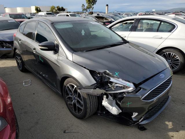 1FADP3K25GL384207 - 2016 FORD FOCUS SE CHARCOAL photo 4