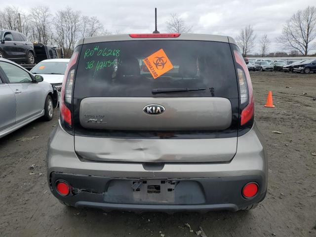 KNDJN2A28J7550489 - 2018 KIA SOUL SILVER photo 6