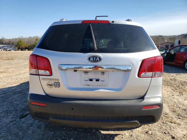 5XYKT4A11BG138822 - 2011 KIA SORENTO BASE SILVER photo 6