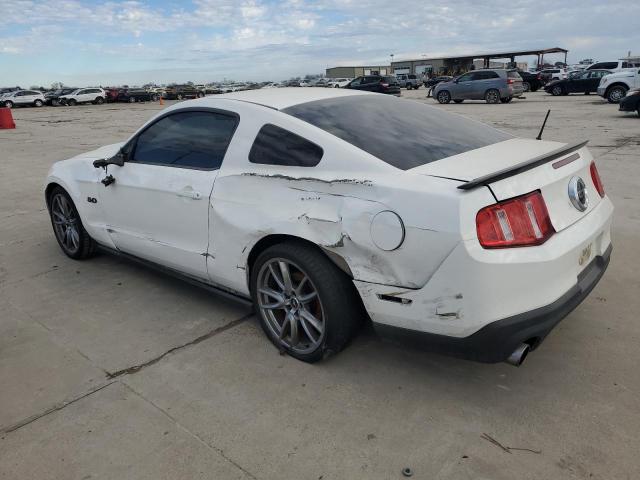 1ZVBP8CF1C5284830 - 2012 FORD MUSTANG GT WHITE photo 2