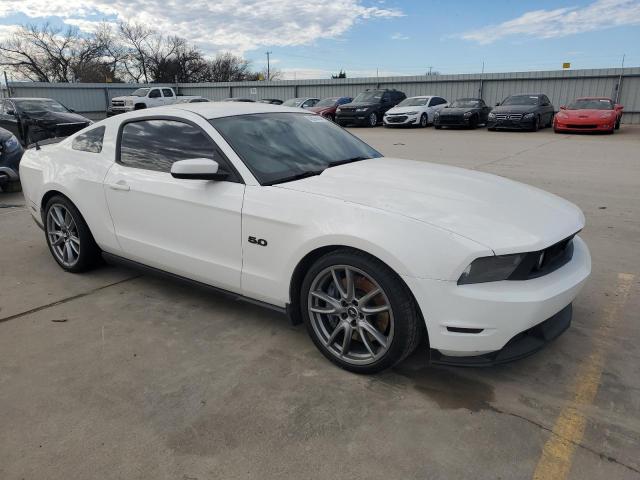 1ZVBP8CF1C5284830 - 2012 FORD MUSTANG GT WHITE photo 4