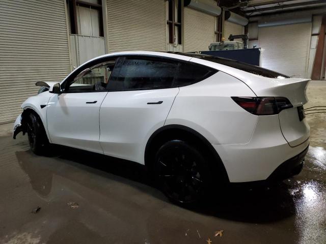 7SAYGDEE0NF385579 - 2022 TESLA MODEL Y WHITE photo 2