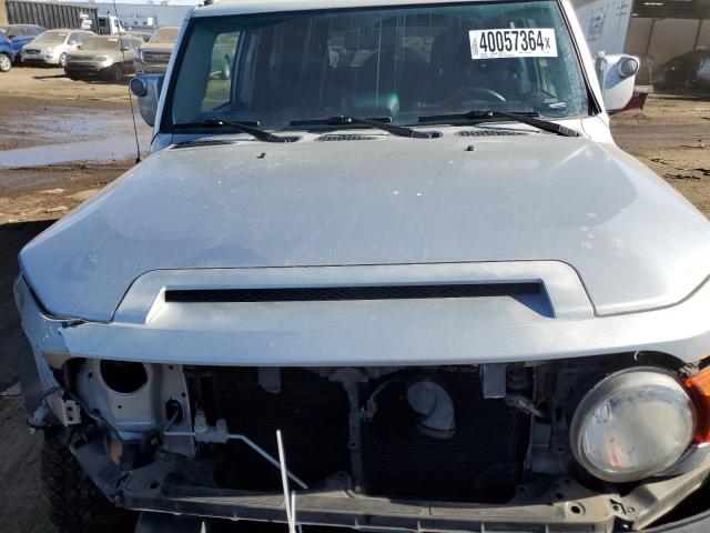 JTEBU11F370025082 - 2007 TOYOTA FJ CRUISER SILVER photo 12