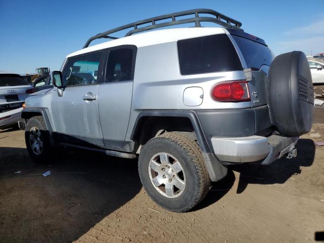 JTEBU11F370025082 - 2007 TOYOTA FJ CRUISER SILVER photo 2