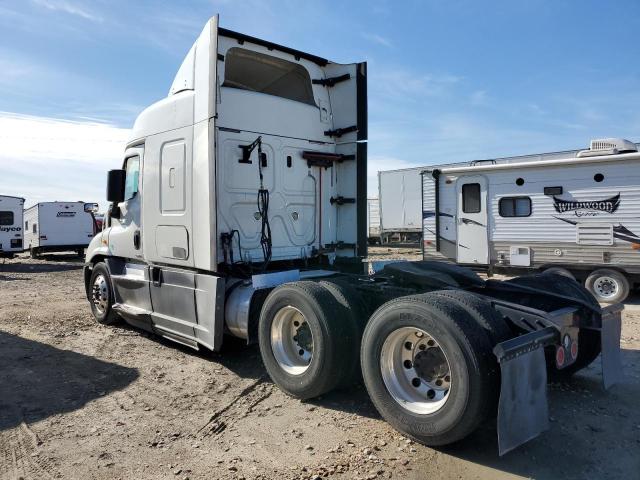 3AKJGHDV4JSJJ2298 - 2018 FREIGHTLINER CASCADIA 1 WHITE photo 3