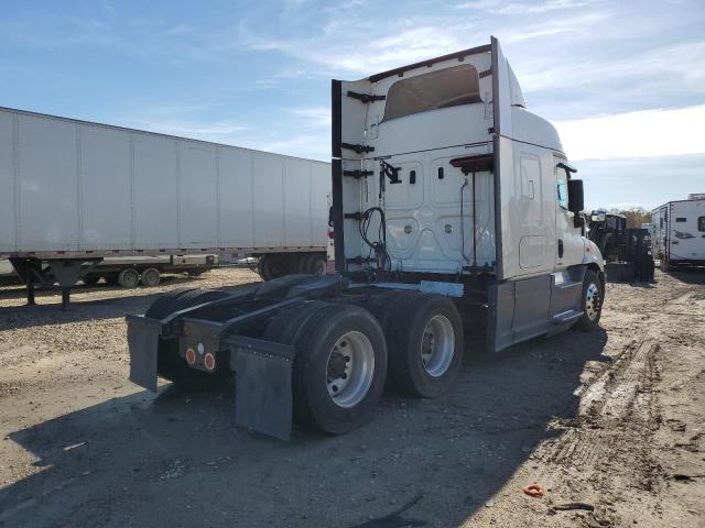 3AKJGHDV4JSJJ2298 - 2018 FREIGHTLINER CASCADIA 1 WHITE photo 4