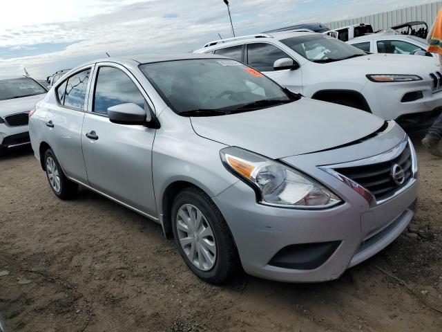 3N1CN7AP7JL856986 - 2018 NISSAN VERSA S SILVER photo 4