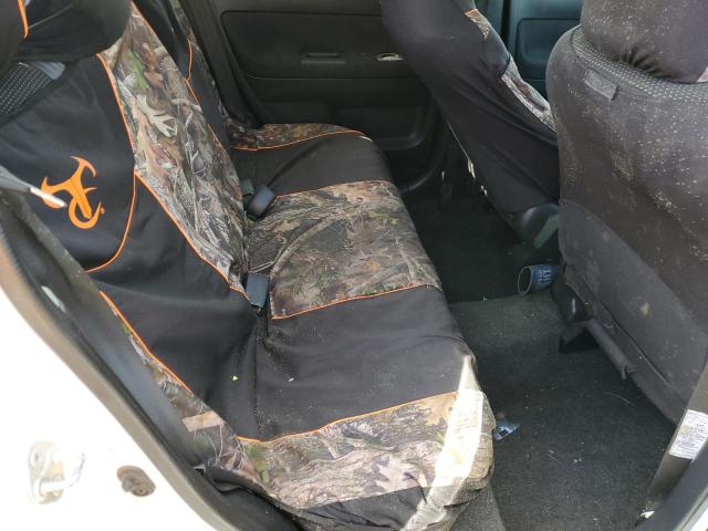 JTLKT324950220279 - 2005 TOYOTA SCION XB WHITE photo 10