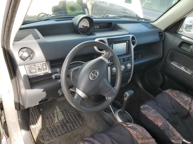 JTLKT324950220279 - 2005 TOYOTA SCION XB WHITE photo 8