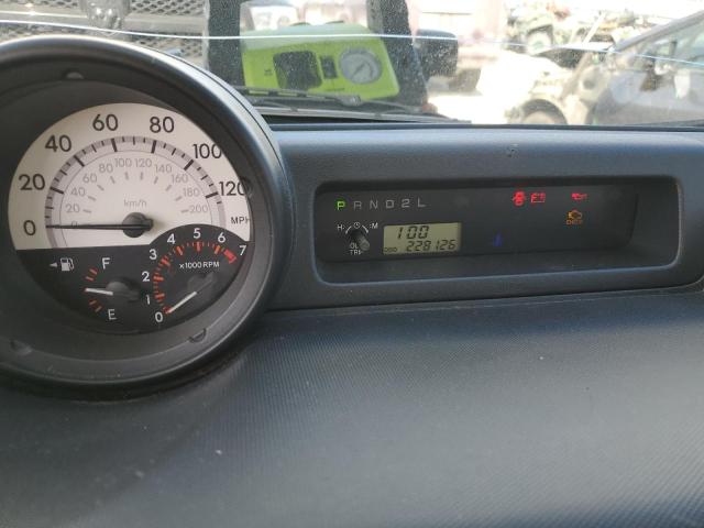 JTLKT324950220279 - 2005 TOYOTA SCION XB WHITE photo 9